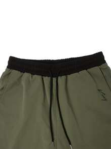 Manfinity Homme 宽松男士字母图案抽绳腰慢跑短裤纯色绿色 - 軍綠色 - 查看 3