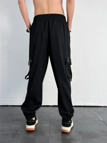 Manfinity EMRG Men Chain Detail Flap Pocket Side Cargo Trousers - Black - View 2