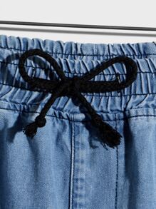 Manfinity Loose Fit Men's Drawstring Waist Patched Pocket Denim Shorts - Medium Wash - View 4