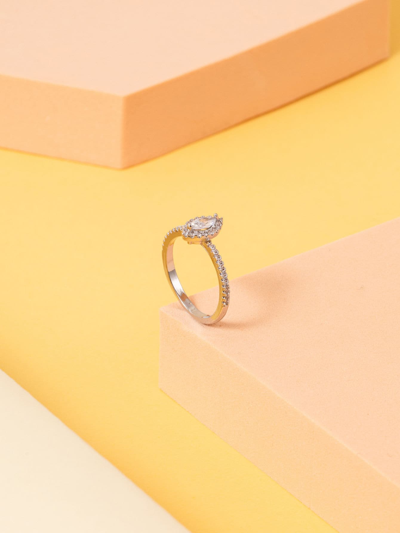 Nhẫn Trang Trí Đá Cubic Zirconia - Bạc - Xem 1