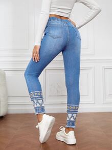 SHEIN LUNE Geo Embroidery Raw Hem Skinny Jeans - Medium Wash - View 2