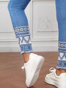SHEIN LUNE Geo Embroidery Raw Hem Skinny Jeans - Medium Wash - View 6