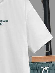 SHEIN 男孩標語和印花T恤和短褲