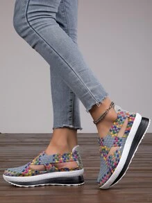 運動黑色坡跟運動鞋適用於女士撞色剪裁設計編織細節鞋