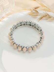 A Ladies Retro Fashion Stone Bracelet
