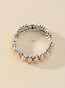 A Ladies Retro Fashion Stone Bracelet