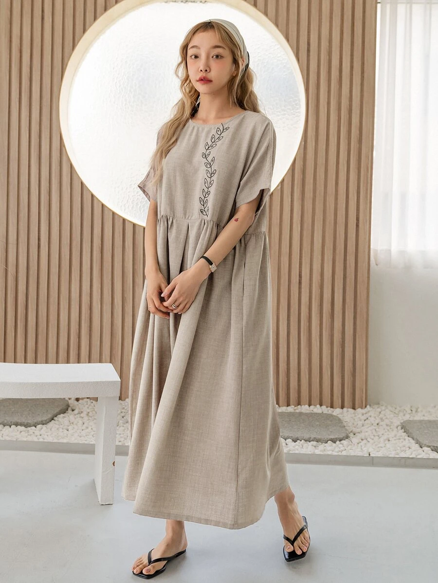 DAZY Batwing Sleeve Leaf Embroidery Smock Dress - Beige - View 1