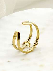 Anillo abierto con diseño de mariposa