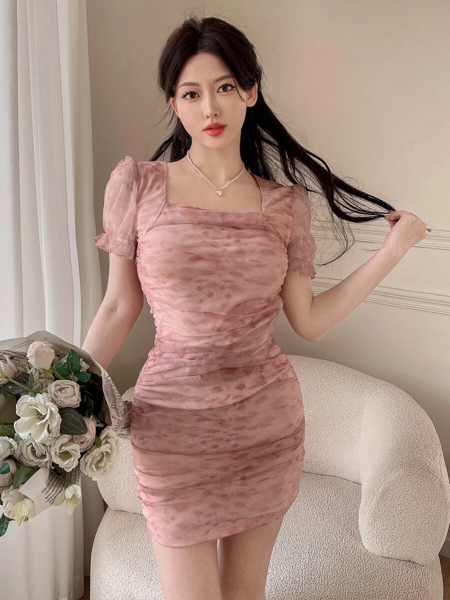 DAZY Đầm ôm body cổ vuông in họa tiết toàn thân lưới nhún bèo - Bụi hồng - Xem 1