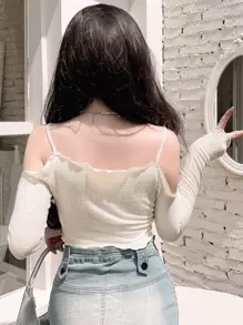 DAZY Áo croptop tay dài hở vai, viền bèo tây - Màu be - Xem 6