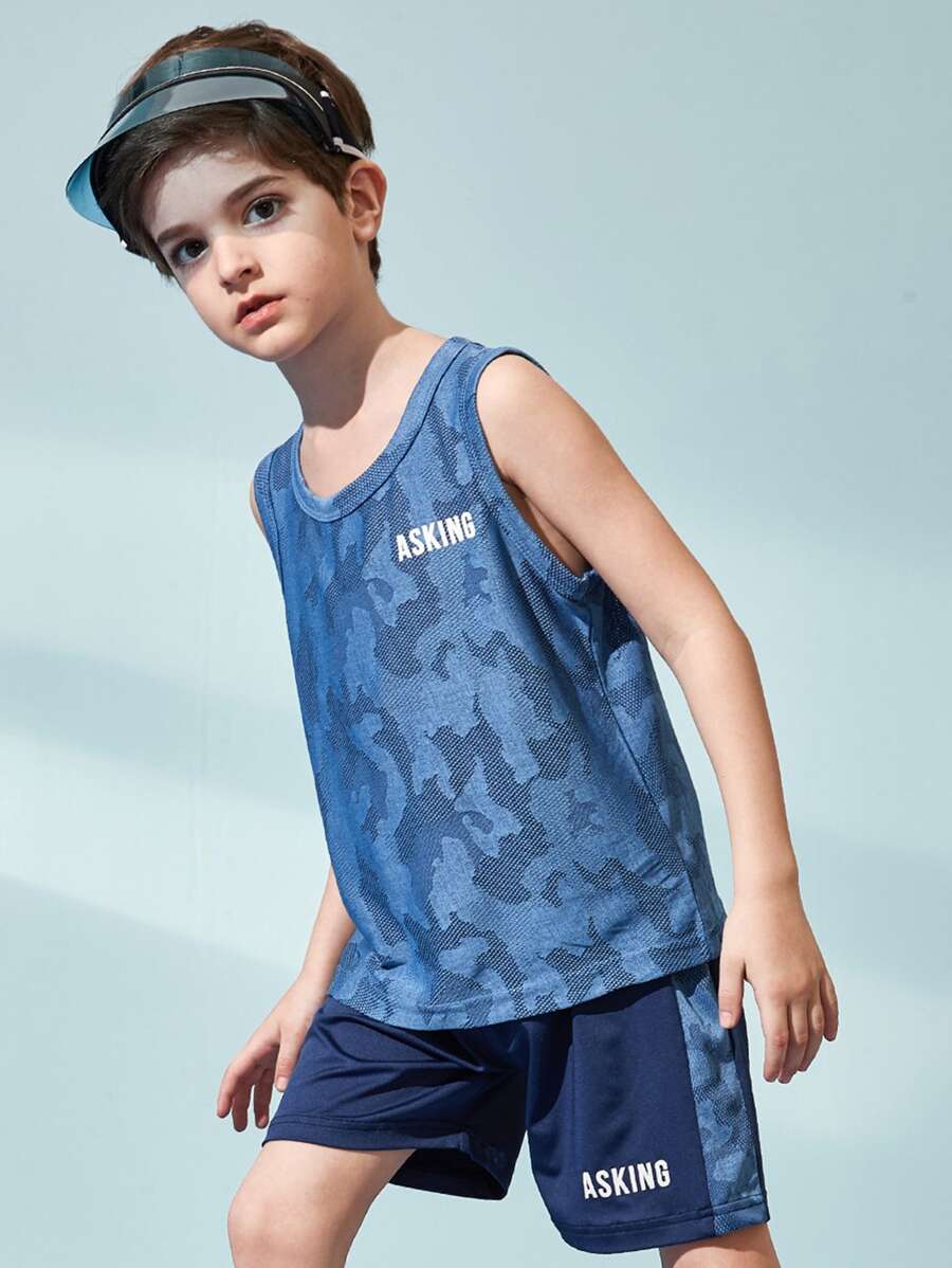 男孩迷彩和字母圖案背心上衣和短褲