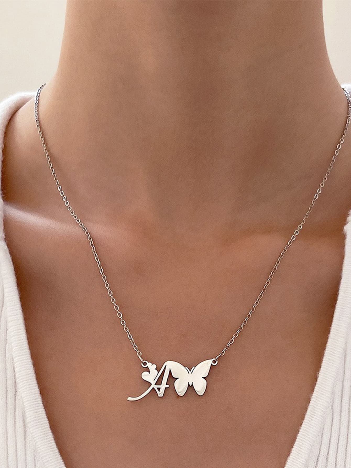 Vòng Cổ Charm Bướm & Chữ Cái - Bạc - Xem 1