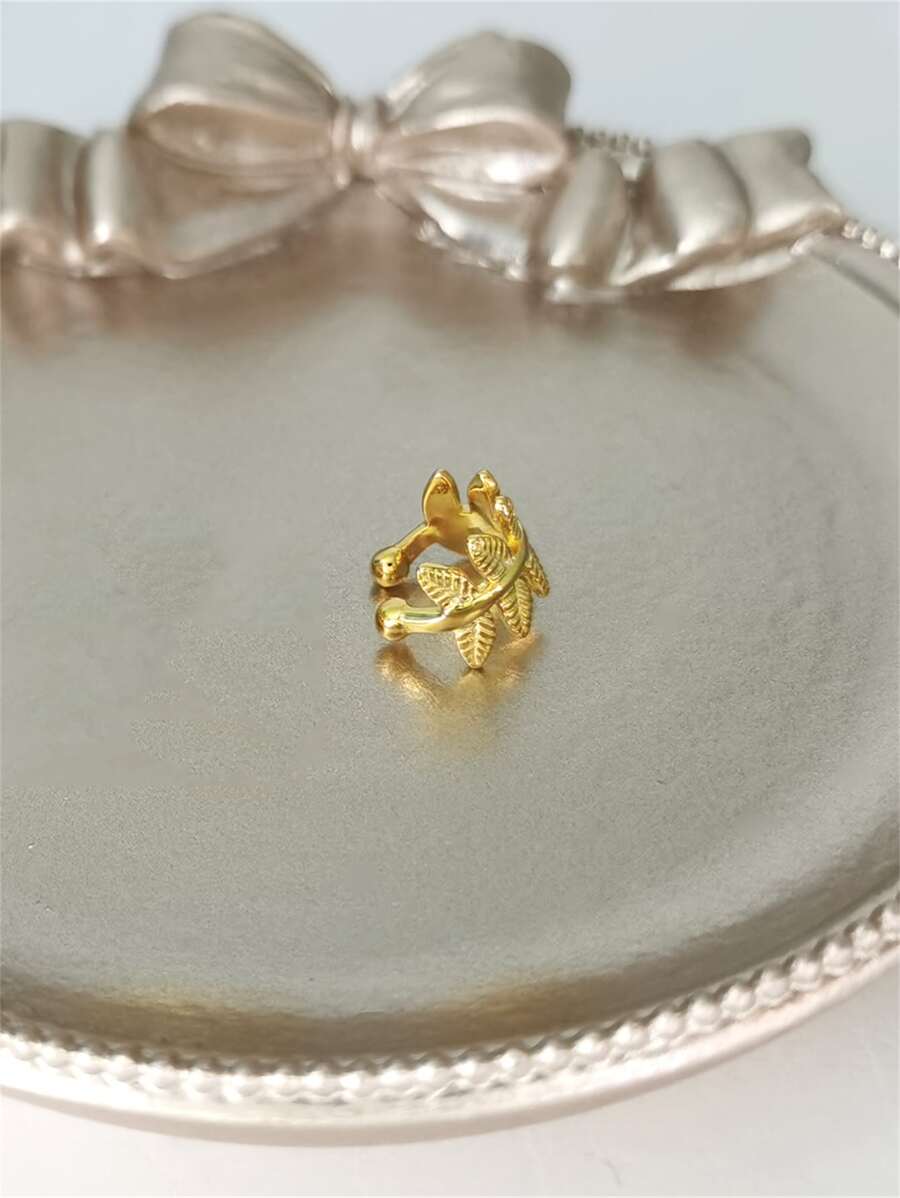 1入組時尚樹葉裝飾耳夾適用於女士日常裝飾 - 金黃色 - 查看 1