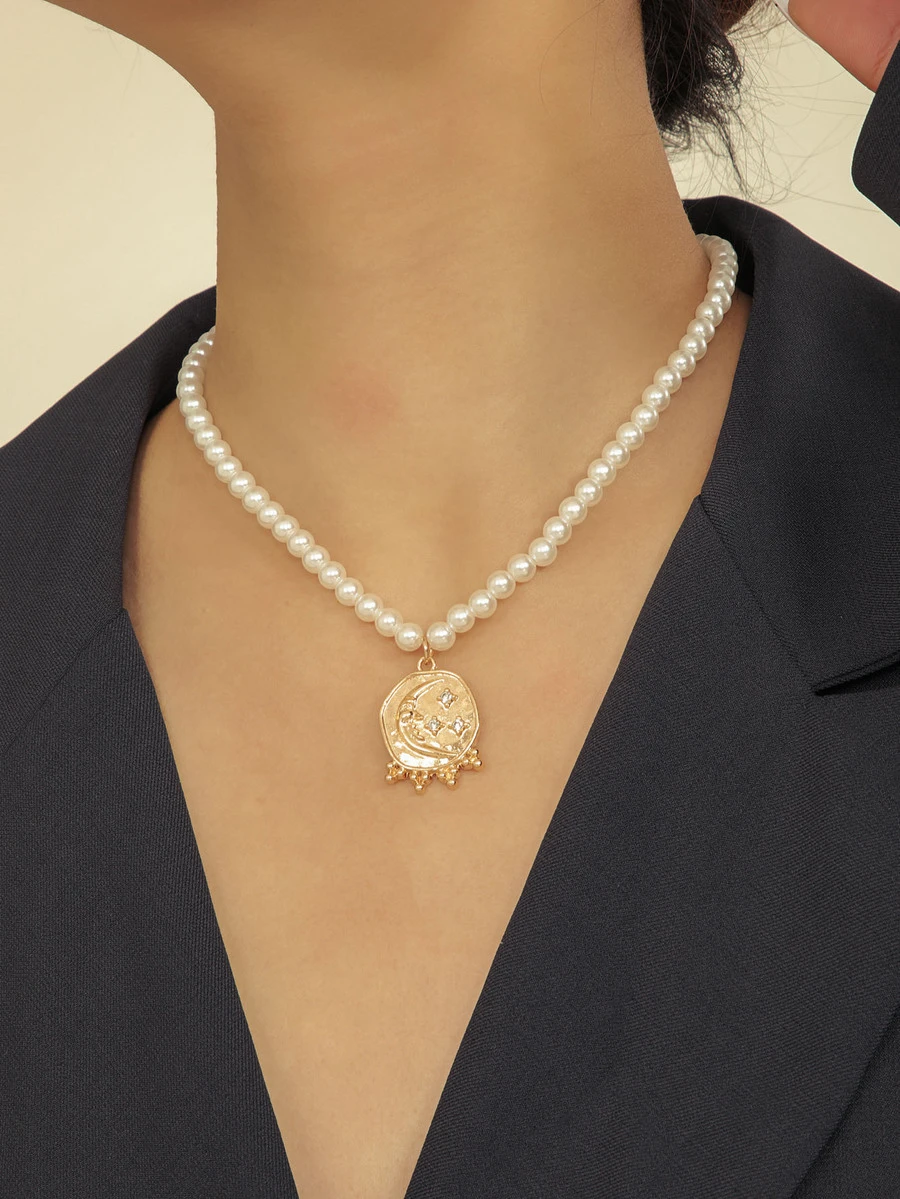 Faux Pearl Decor Round Charm Necklace - Yellow Gold - View 1