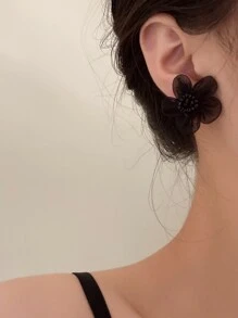 Pendientes de tachuela con diseño de flor - Negro - Ver 2