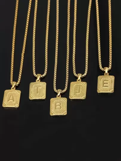 男士字母細節方形吊墜項鍊