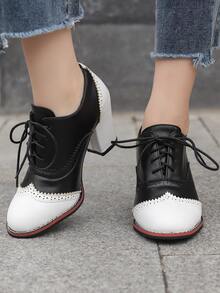 Mujer Zapatos oxford con diseño de punta de ala con cordón de dos tonos con tacón grueso elegante blanco con negro - Blanco y Negro - Ver 3