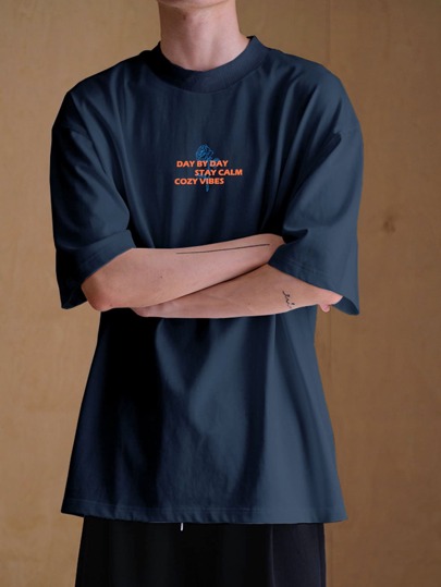 Hombres Camiseta con estampado de slogan de cuello alto