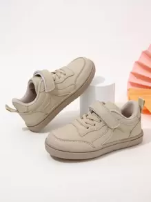 1 雙男童時尚百搭繫帶舒適平底運動鞋