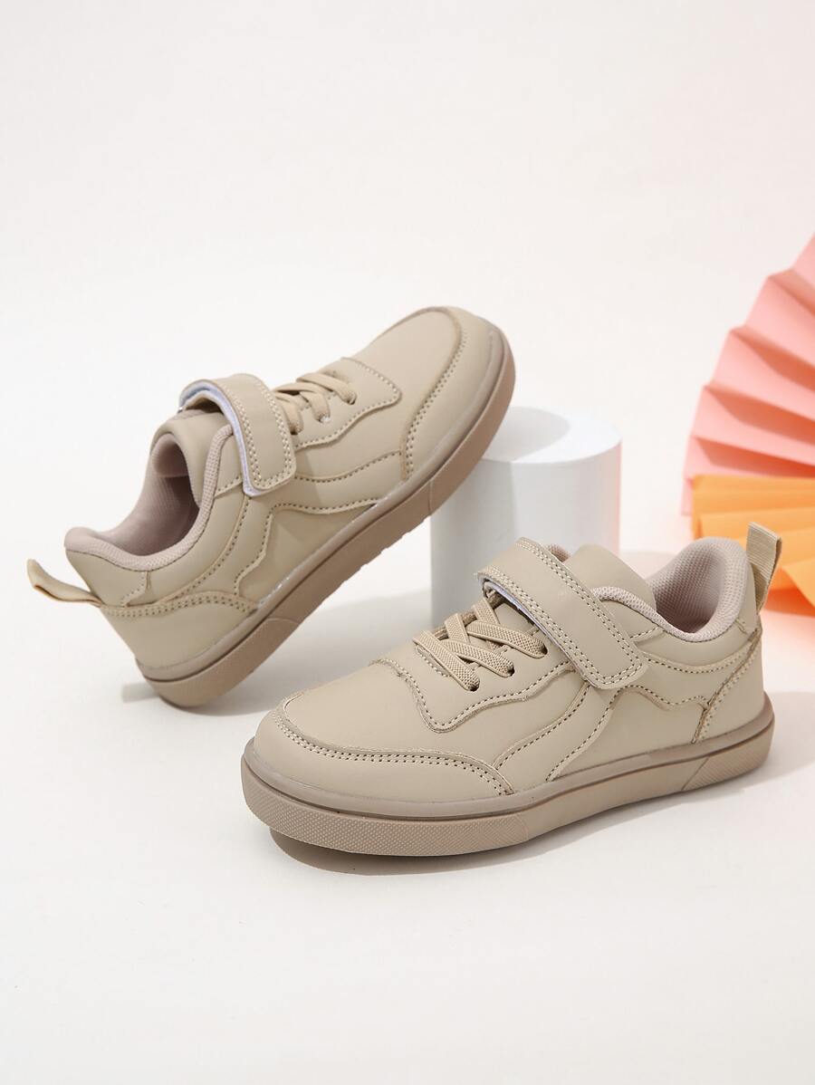 1 雙男童時尚百搭繫帶舒適平底運動鞋