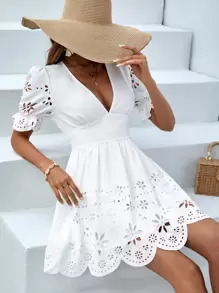 SHEIN VCAY 鏤空貝殼邊深V領泡泡袖連衣裙 - 白色 - 查看 5