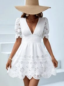 SHEIN VCAY 鏤空貝殼邊深V領泡泡袖連衣裙 - 白色 - 查看 6