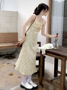 小碎花胸部褶皺吊帶洋裝