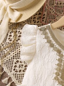 SHEIN 小女童拼接水溶蕾絲荷葉邊連衣裙 - 米色 - 查看 6