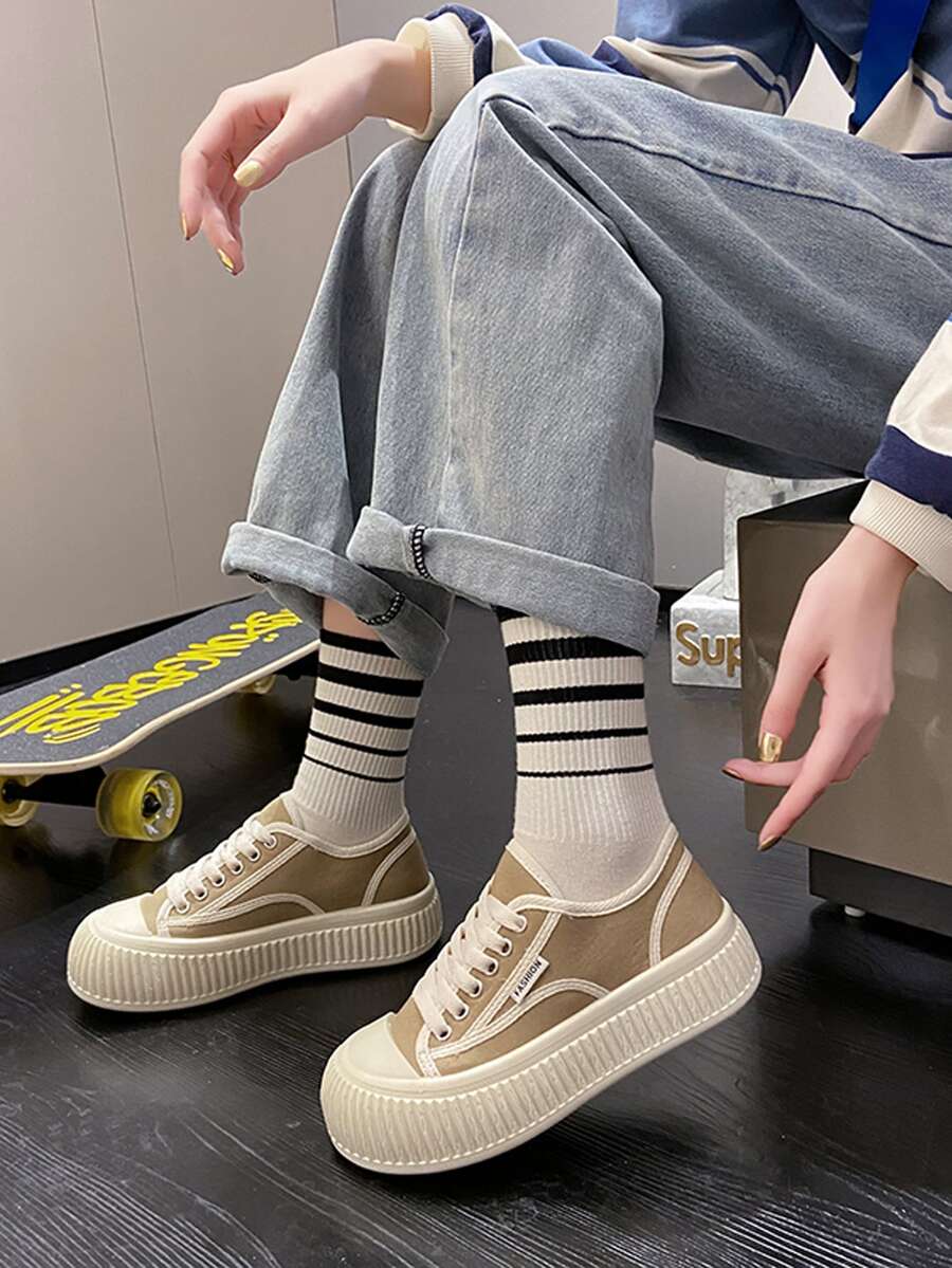 女士字母標籤細節撞色滾邊低幫繫帶運動戶外卡其色帆布鞋