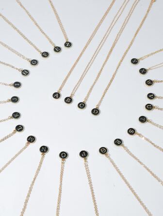 字母設計圓形吊墜項鍊