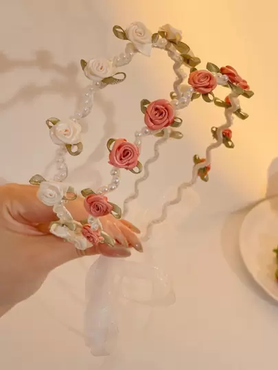 Boho風格1入組女性花朵和仿珍珠裝飾優雅花卉髮帶，適用於日常生活