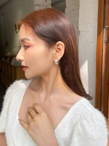 DAZY 極簡耳釘 - 銀色 - 查看 2