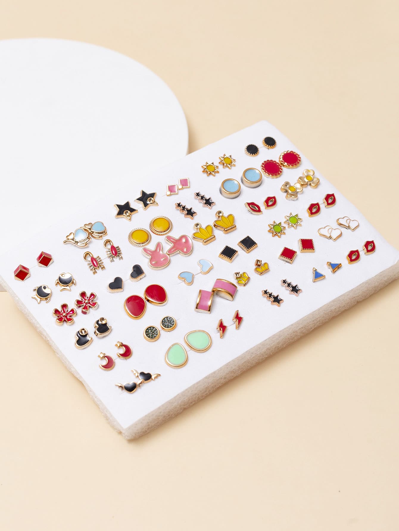 36 对蝴蝶和心形塑料耳钉套装，适合男士，非常适合送礼 - 彩色的 - 查看 1