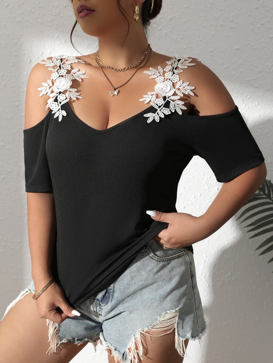 SHEIN LUNE Plus Cold Shoulder Appliques Detail Tee - Black - View 1