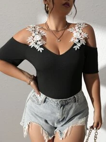 SHEIN LUNE Plus Cold Shoulder Appliques Detail Tee - Black - View 3