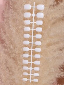 用24片白色纯色短方形假指甲、1张胶带和1个指甲锉，瞬间提升你的造型。 - 白色 - 查看 5