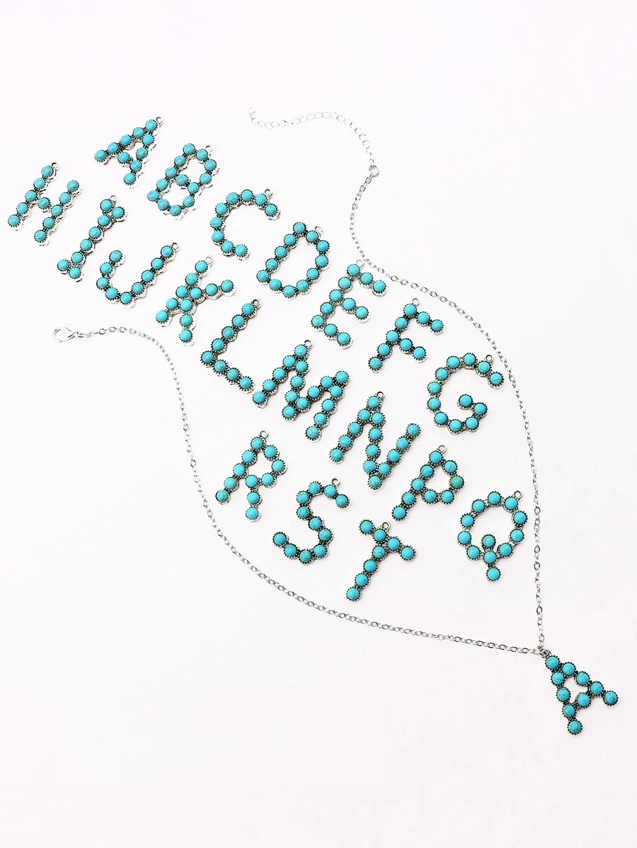 綠松石色字母墜飾項鍊