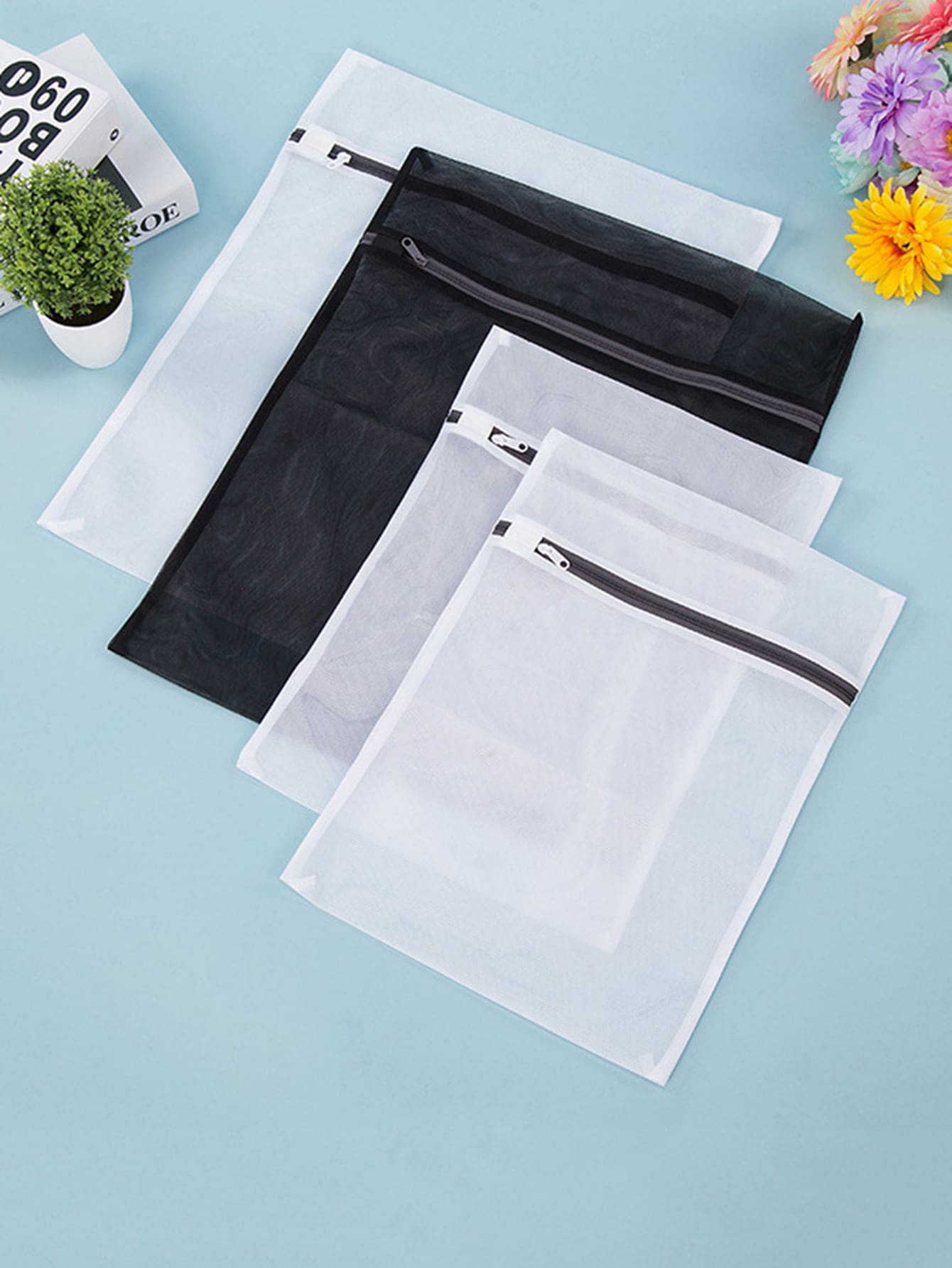 4pcs Mesh Laundry Bag - Black and White - View 1