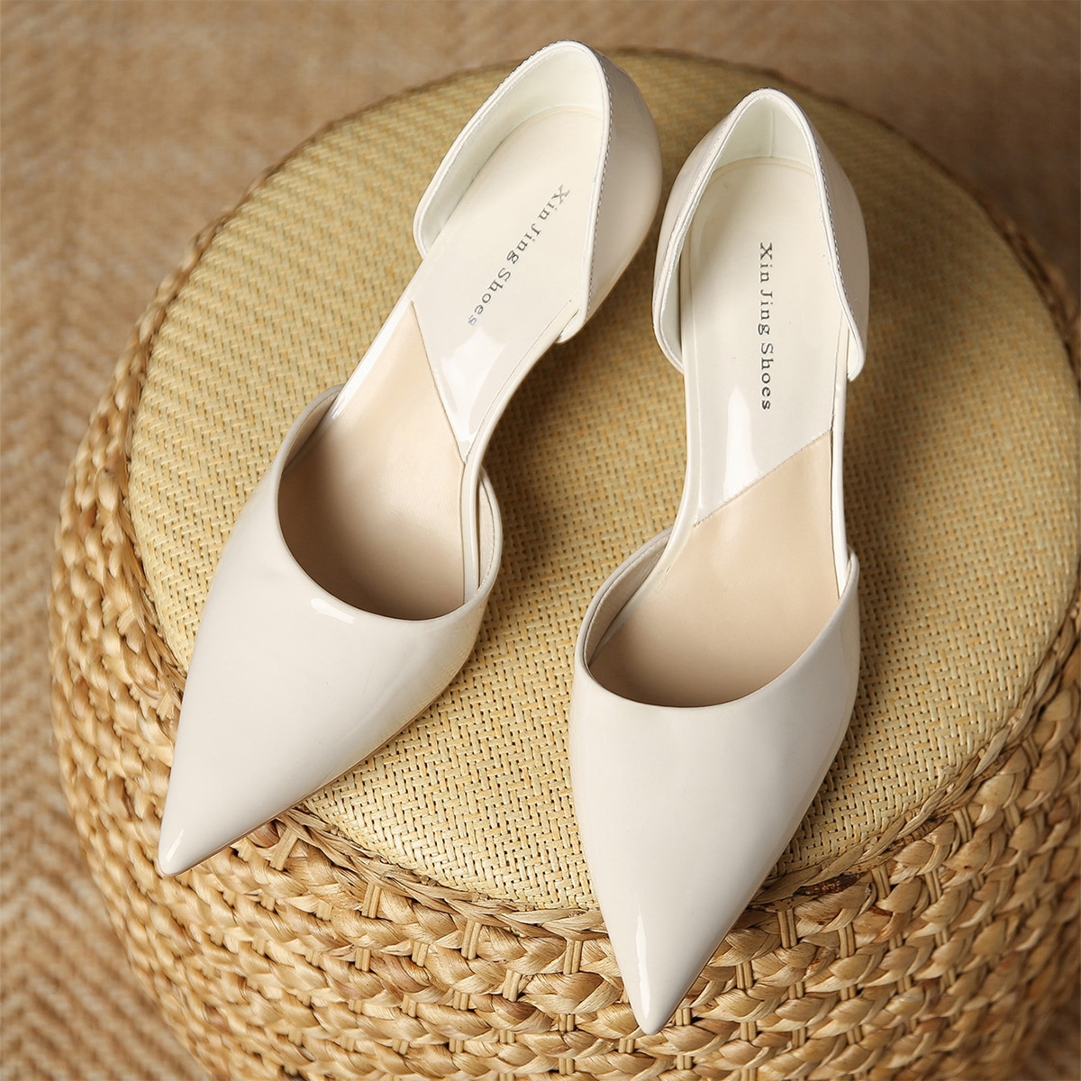 Tacones altos elegantes con diseño hueco para mujer