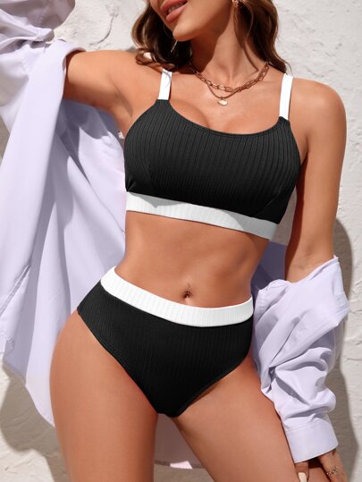 Ensemble bikini bordure contrastée pour plage d'été