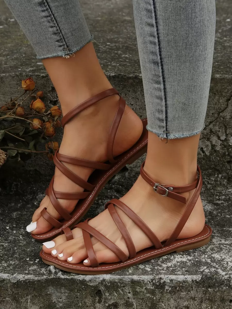 女士交叉绑带趾环踝带平底凉鞋，时尚棕色人字拖凉鞋，春夏穿搭 - 鏽棕色 - 查看 1