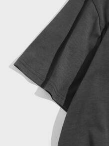 ROMWE MEN Street Life Guys Butterfly & Slogan Graphic Tee - Dark Grey - View 3