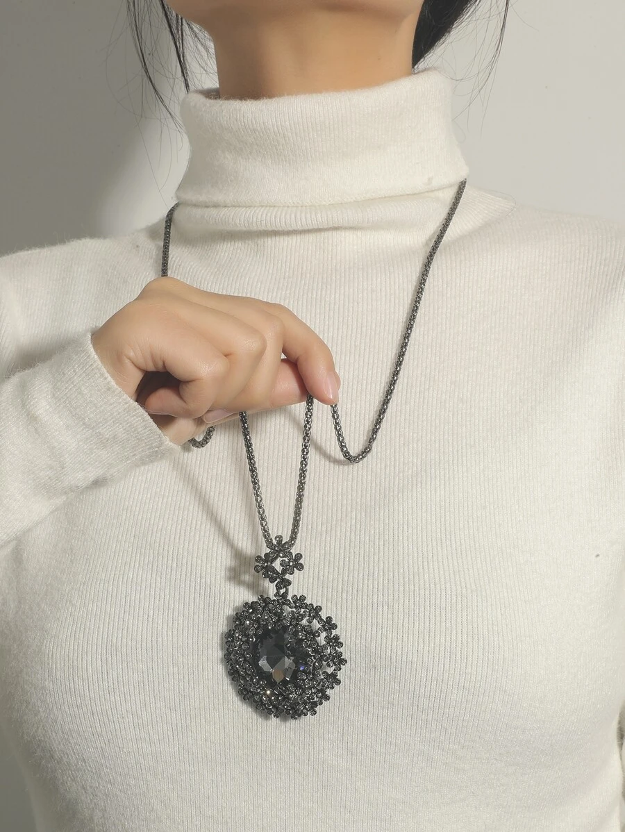 Rhinestone Decor Round Charm Necklace - Black - View 1