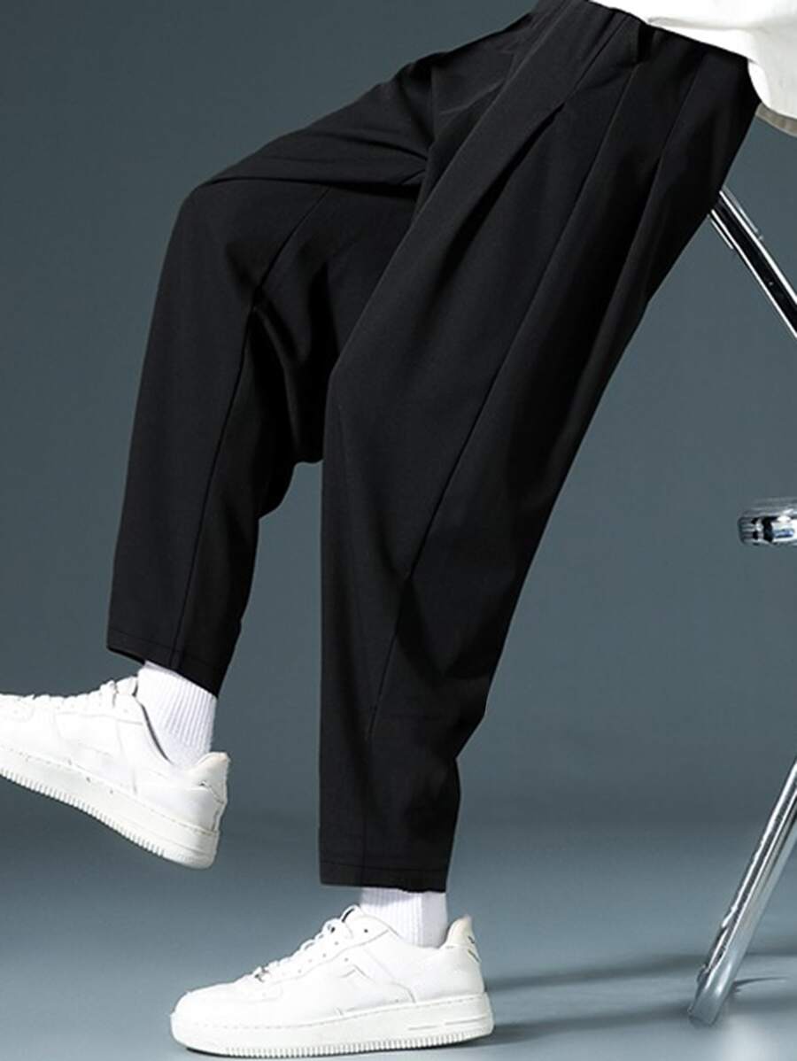 Manfinity Hypemode Men Solid Plicated Detail Trousers - Black - View 1