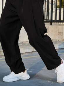 Manfinity Hypemode Men Solid Plicated Detail Trousers - Black - View 4