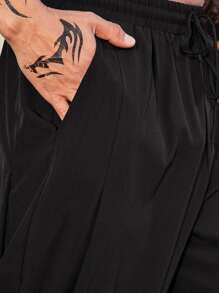 Manfinity Hypemode Men Solid Plicated Detail Trousers - Black - View 5