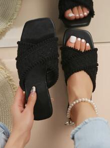 女士夏季拖鞋，新款女性柔软法式平底防滑沙滩凉鞋