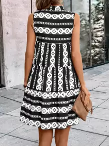 SHEIN LUNE 幾何印花缺口領荷葉邊娃娃裙 - 黑與白 - 查看 2