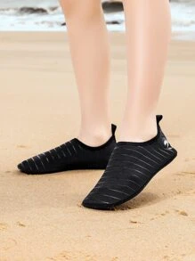 男孩卡通圖案一腳蹬水鞋運動型戶外黑色織物水襪