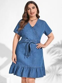 SHEIN Essnce Vestido mezclilla de cuello cruzado bajo con fruncido con cinturón - Azul lavado medio - Ver 3